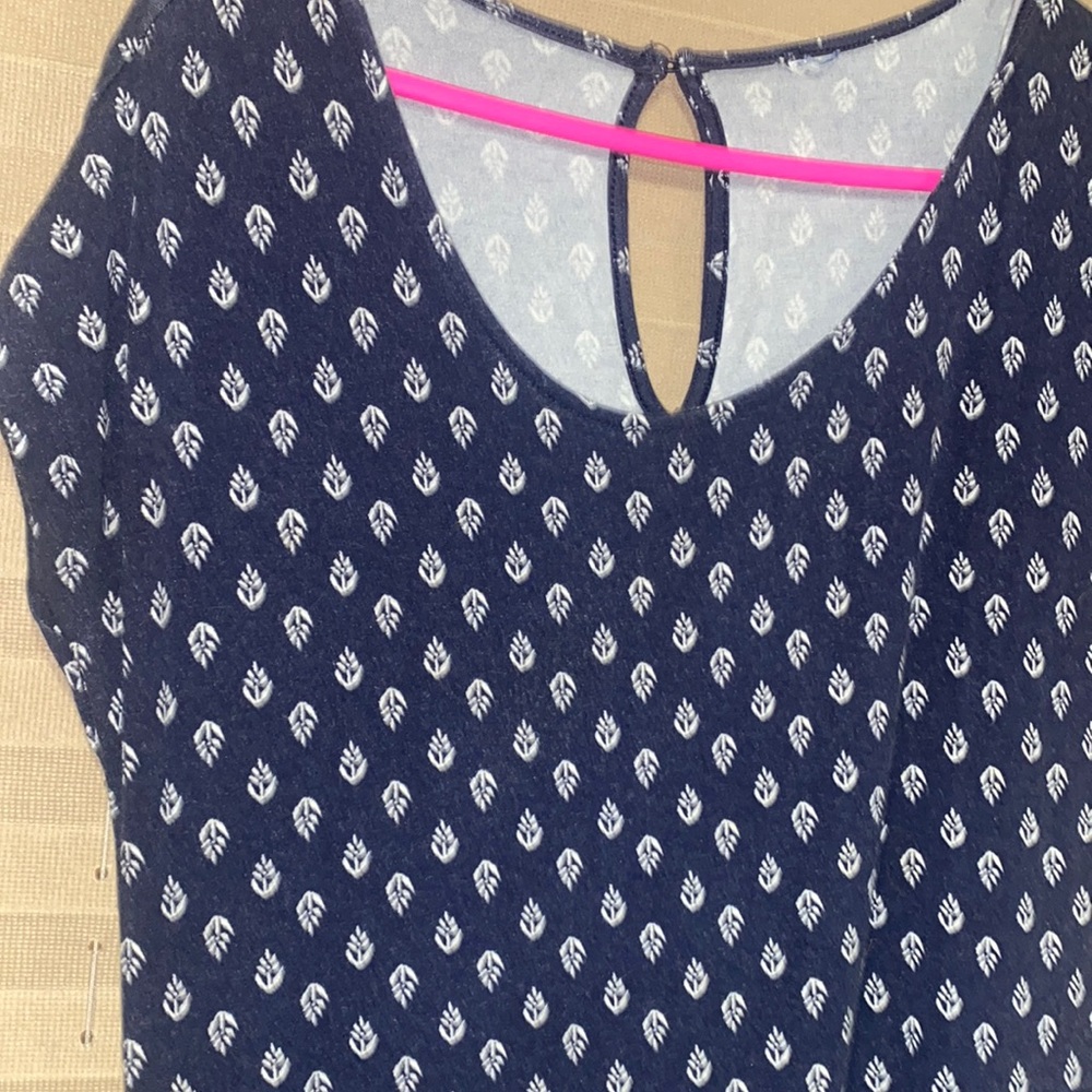 Old navy romper - Picture 1 of 3